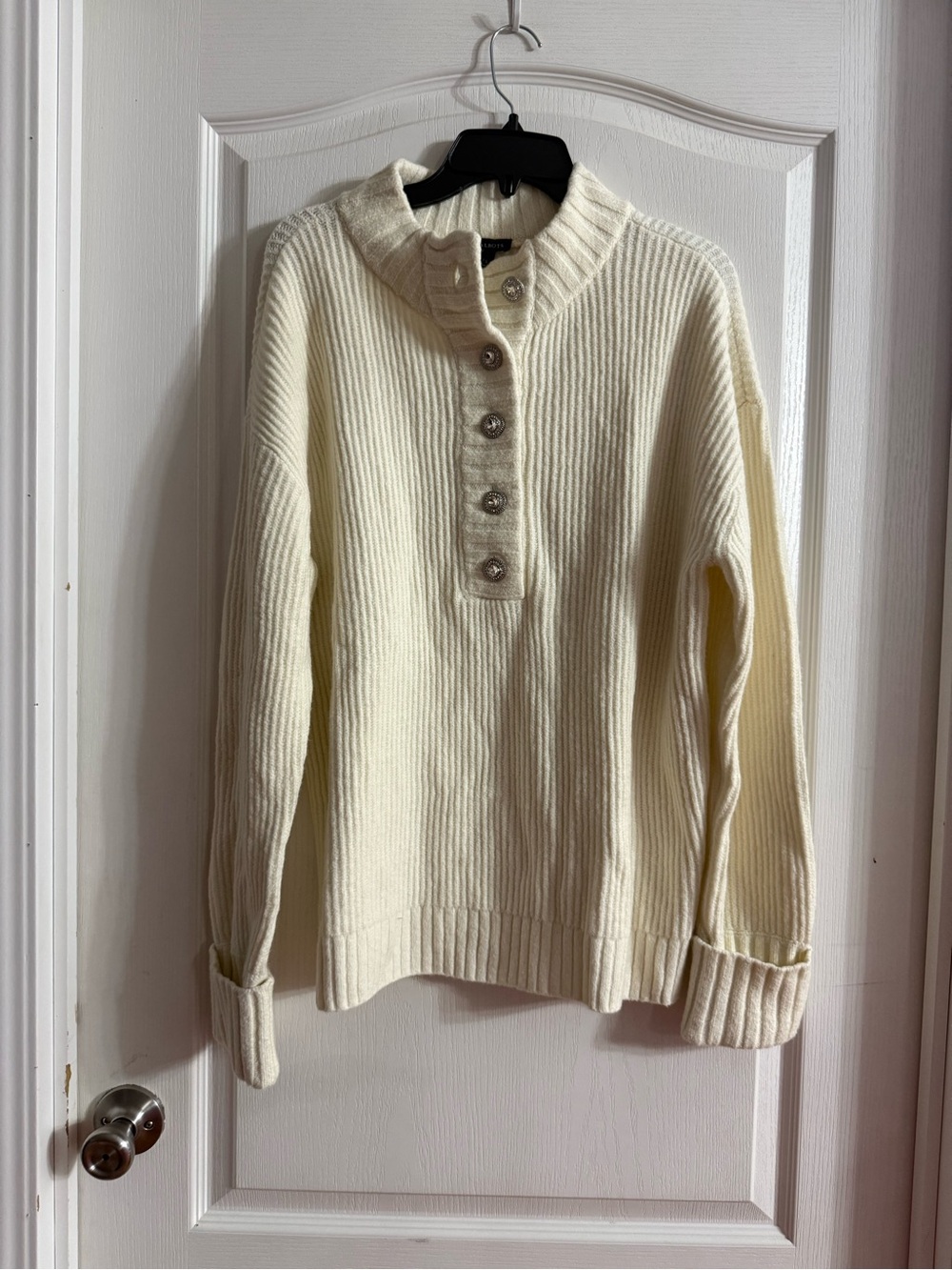 Talbots Cream Ribbed Pullover Distinct Jeweled Buttons Sz L. SP-62